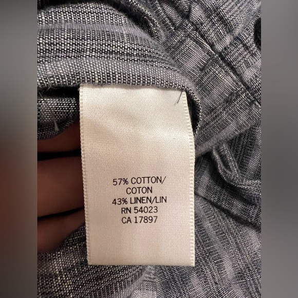 3. Banana Republic Low Rise Gray Striped Cuffed Shorts! Size 4P! - Picture 5 of 8